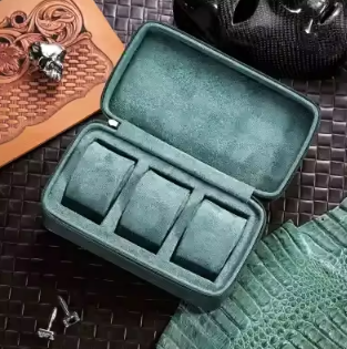 empty 3 watches in watch winder