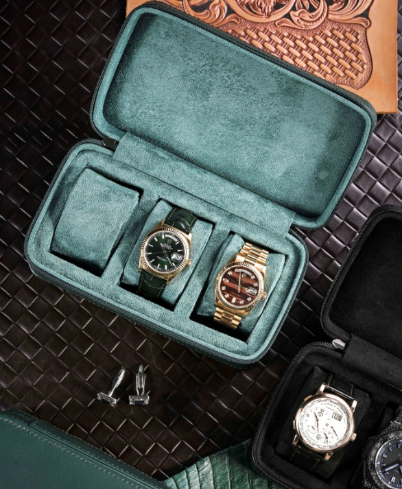 bliu 3 watches in watch winder